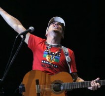 Manu Chao manda a Monsanto fuera de Latinoamérica y del mundo